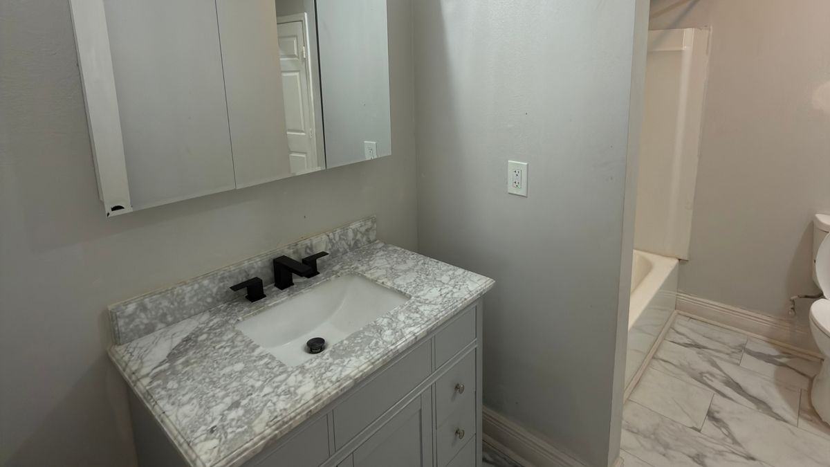 7042 Yorktown Dr - Photo 4 of 6