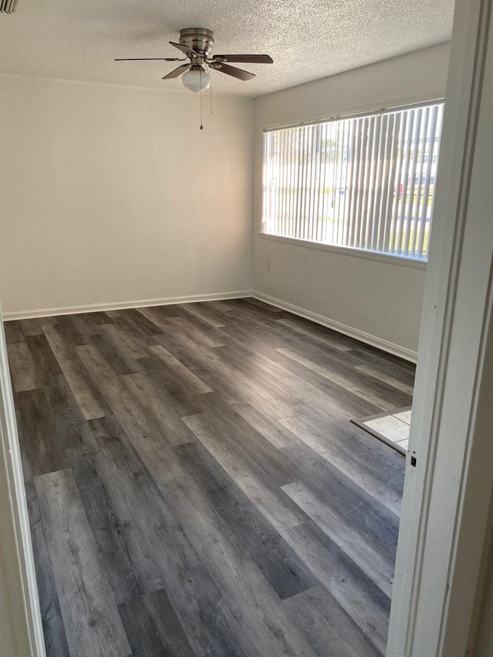 39 Byron Ellinor Dr #A - Photo 4 of 16