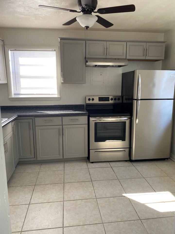 39 Byron Ellinor Dr #A - Photo 5 of 16