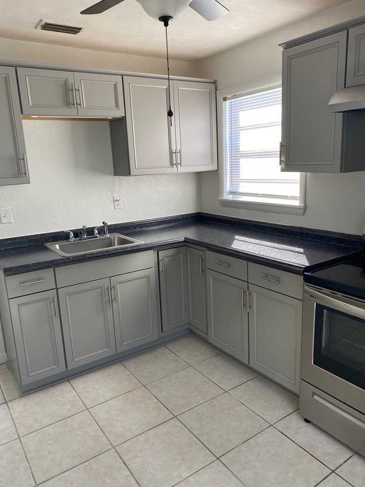 39 Byron Ellinor Dr #A - Photo 7 of 16