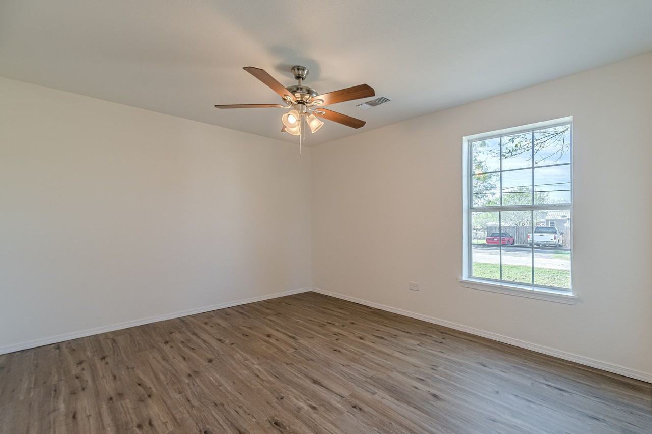 509 Brown Ave #NA - Photo 3 of 8