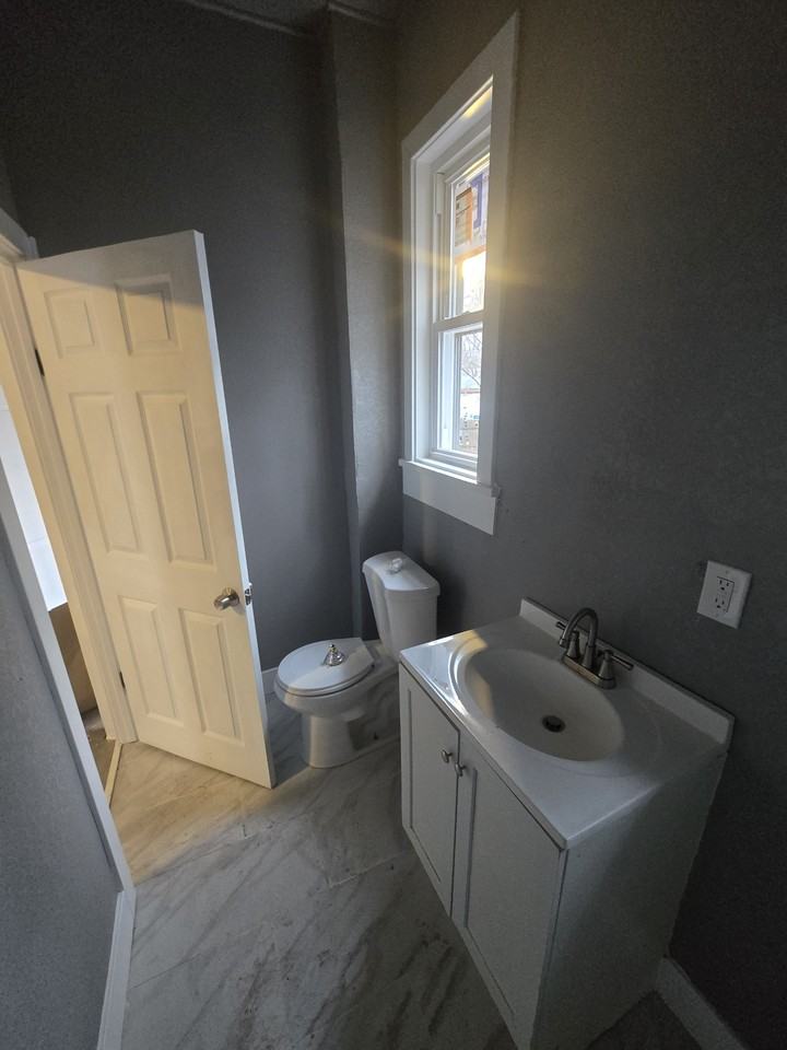 2210 W Cherry St #2 - Photo 4 of 6