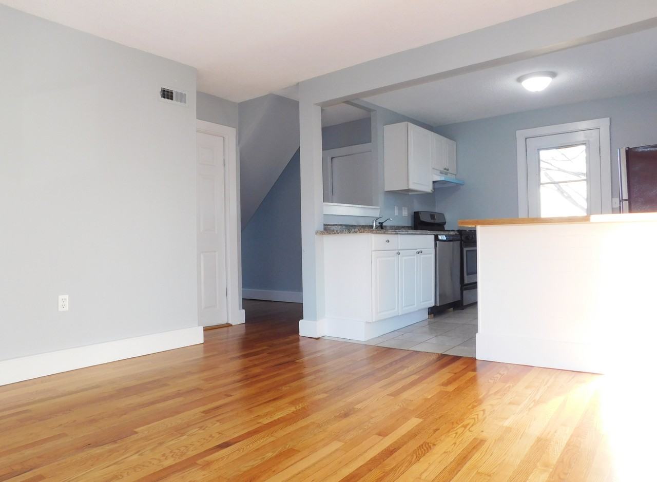 104 Harvard St #2 - Photo 4 of 8