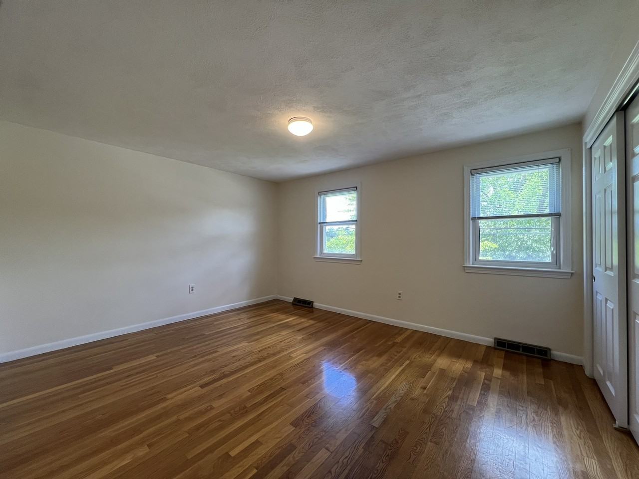 249 Bridge St #249 - Photo 7 of 12