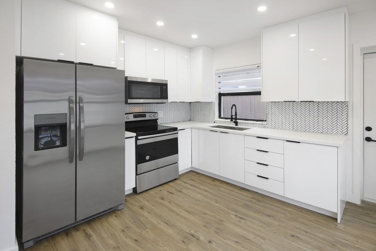 800 Nw 101st St #NA - Photo 3 of 18