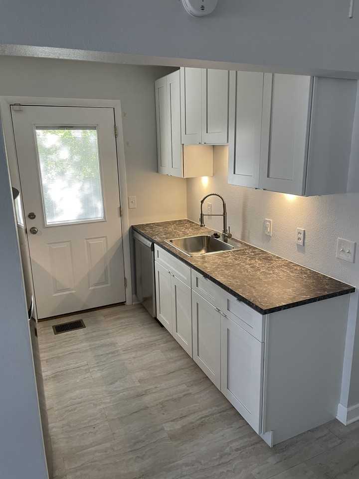 238 E Harding St #NA - Photo 3 of 16