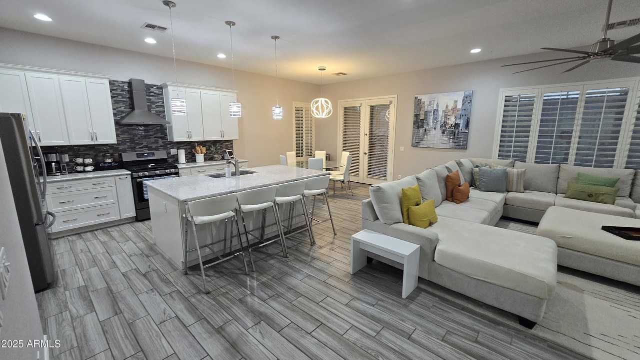 17591 W Dahlia Dr - Photo 5 of 35