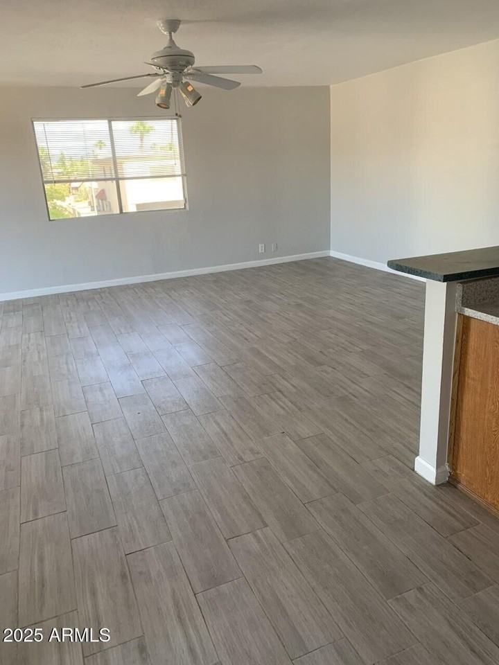 14408 N Boxwood Ln - Photo 2 of 10