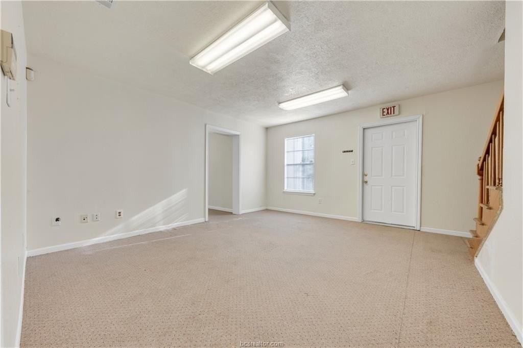 1805 Briar Oaks Dr #B - Photo 6 of 21