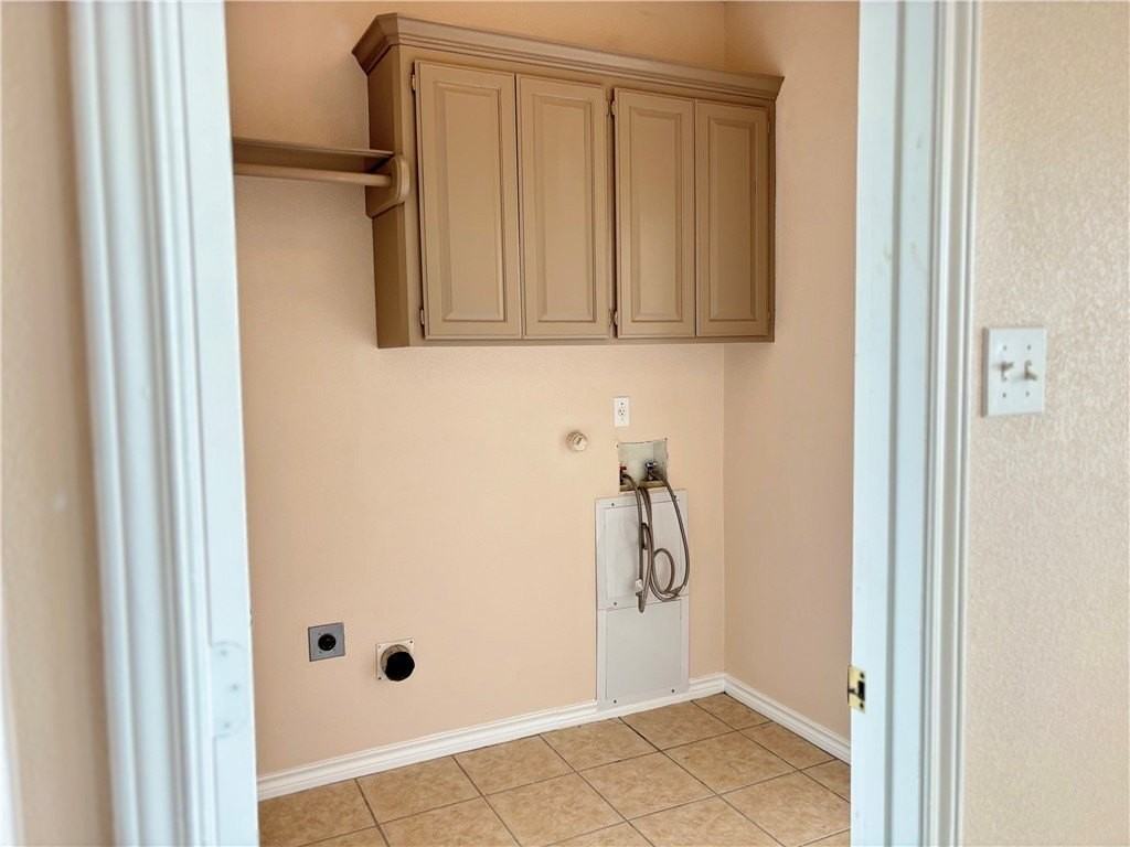 3202 Bordeaux Dr - Photo 2 of 31