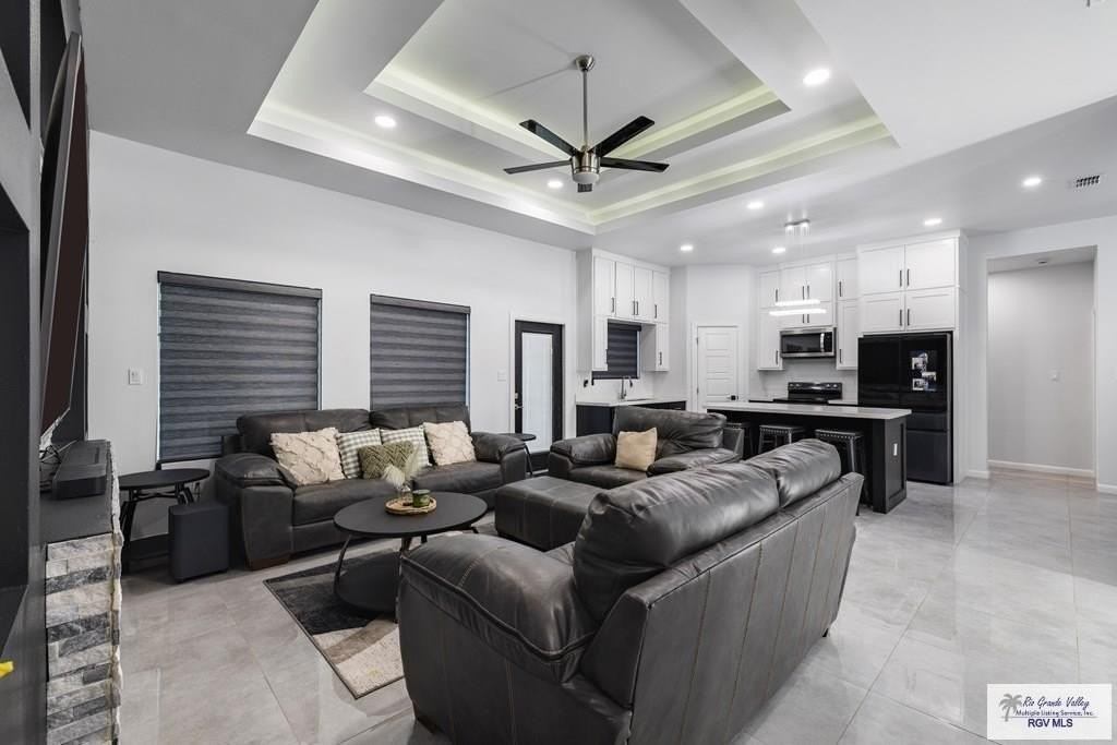 9175 Lake Charles Dr - Photo 6 of 17