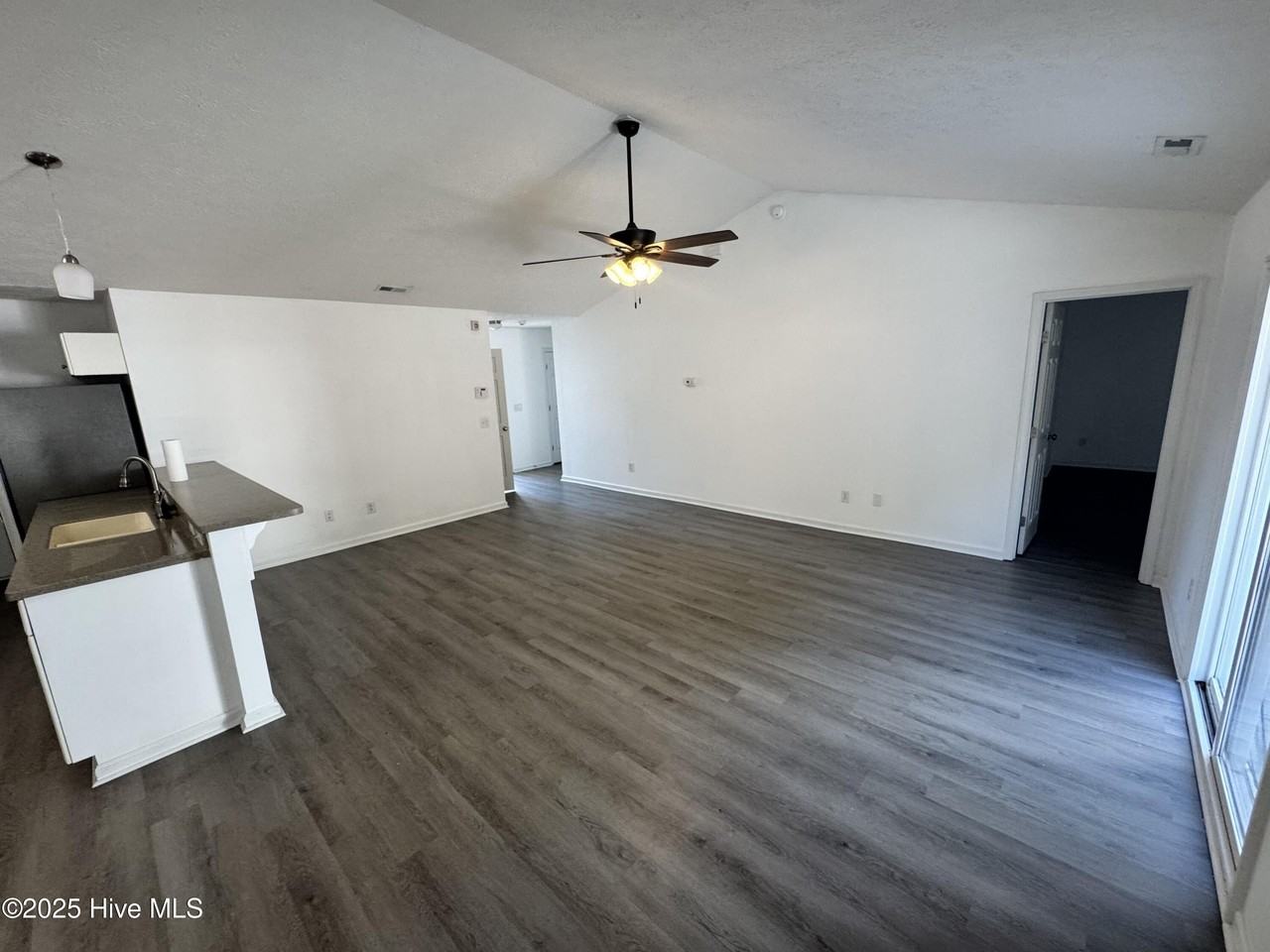 103 Jasmine Ln - Photo 2 of 21