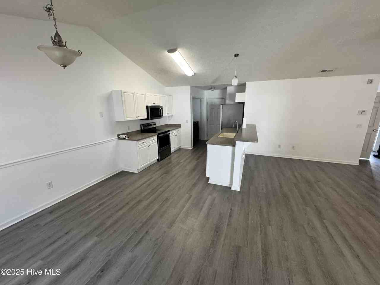 103 Jasmine Ln - Photo 3 of 21