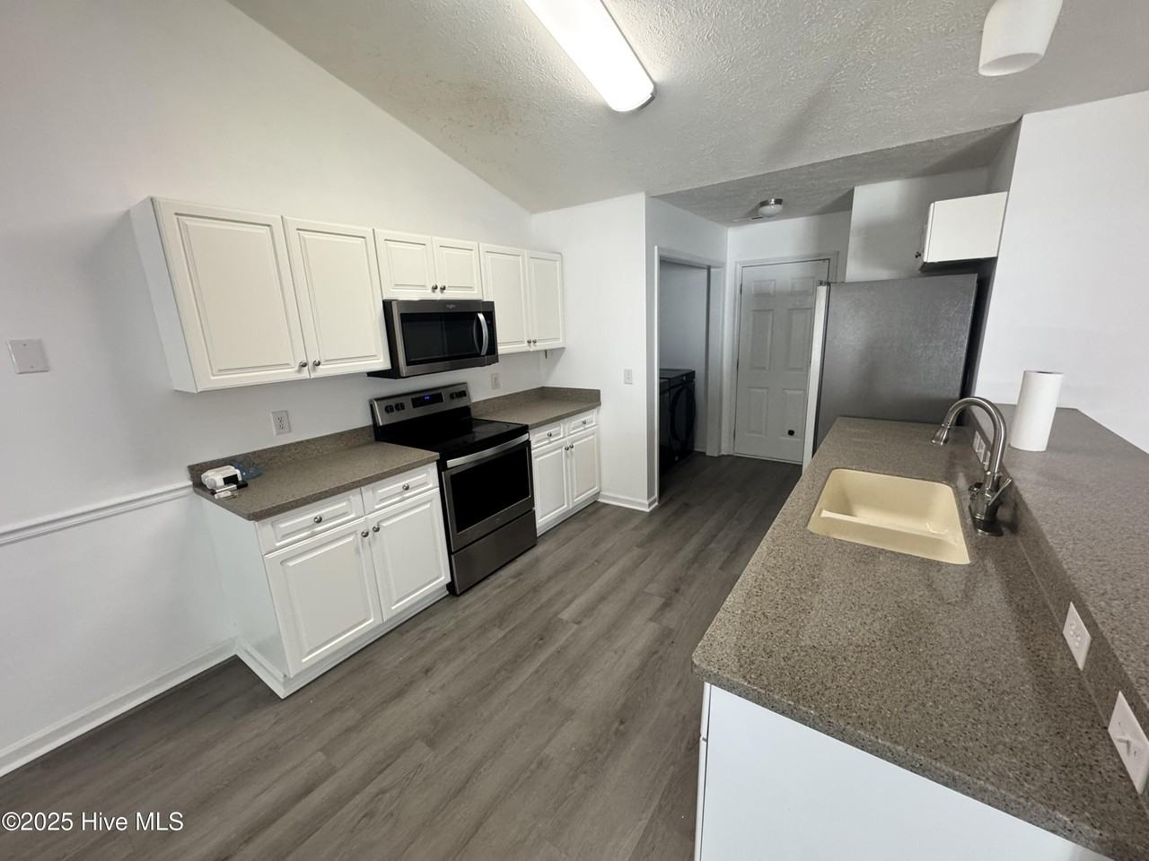 103 Jasmine Ln - Photo 6 of 21