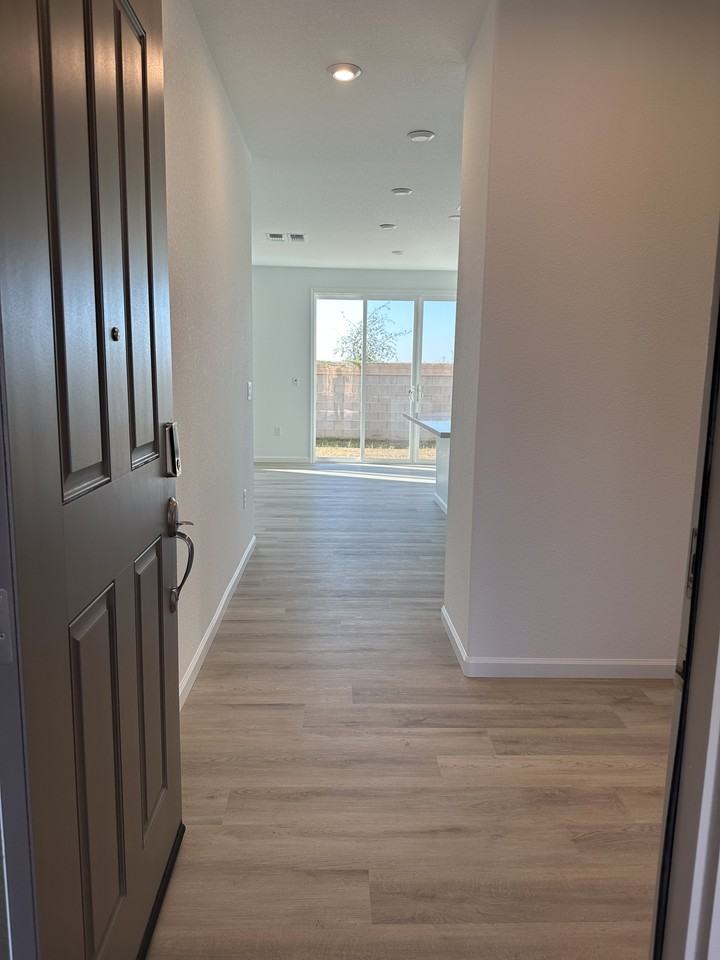 2097 Quartz Cove Way - Photo 3 of 18