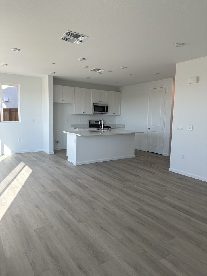 2097 Quartz Cove Way - Photo 4 of 18