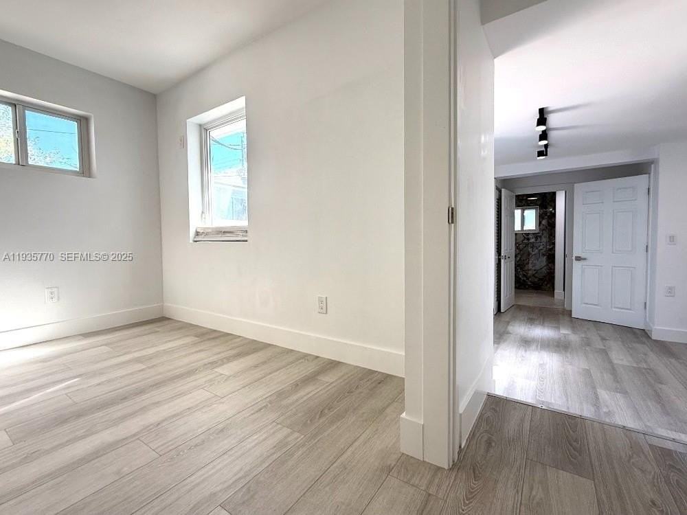 716 Ne 7th St #B - Photo 5 of 33