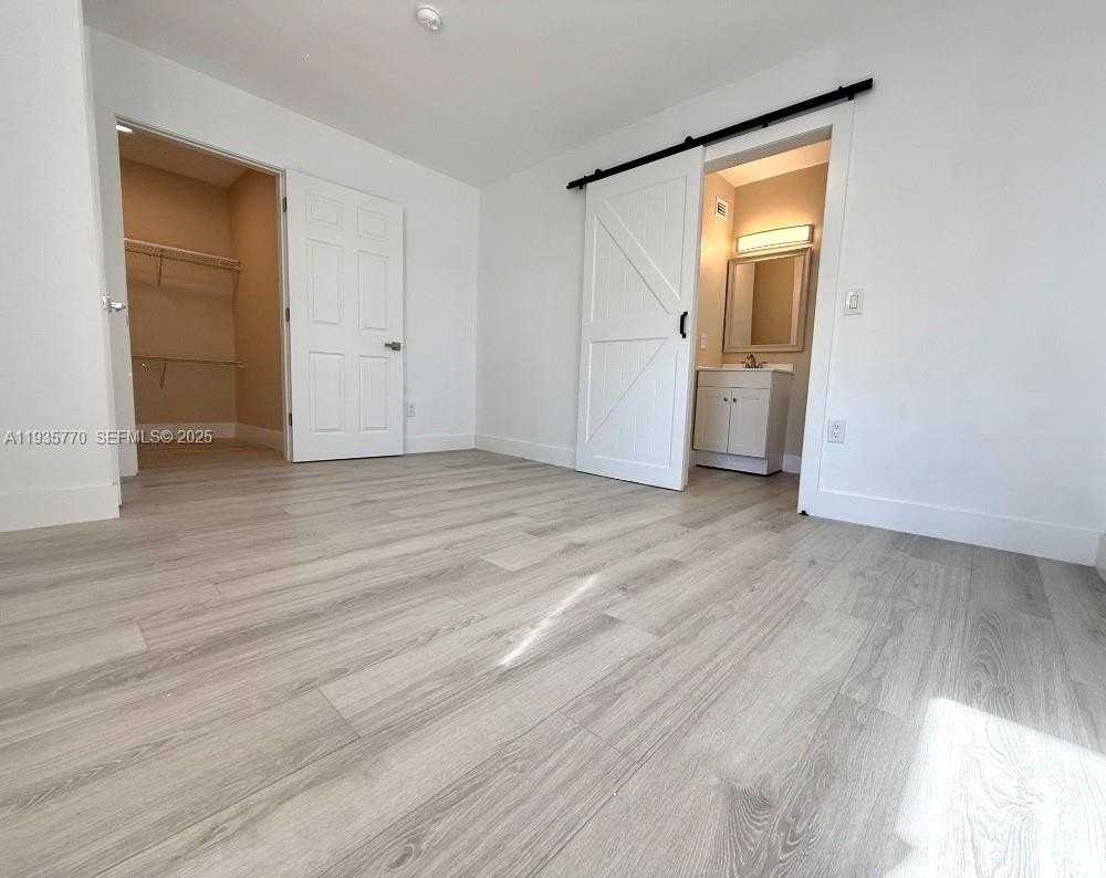 716 Ne 7th St #B - Photo 6 of 33