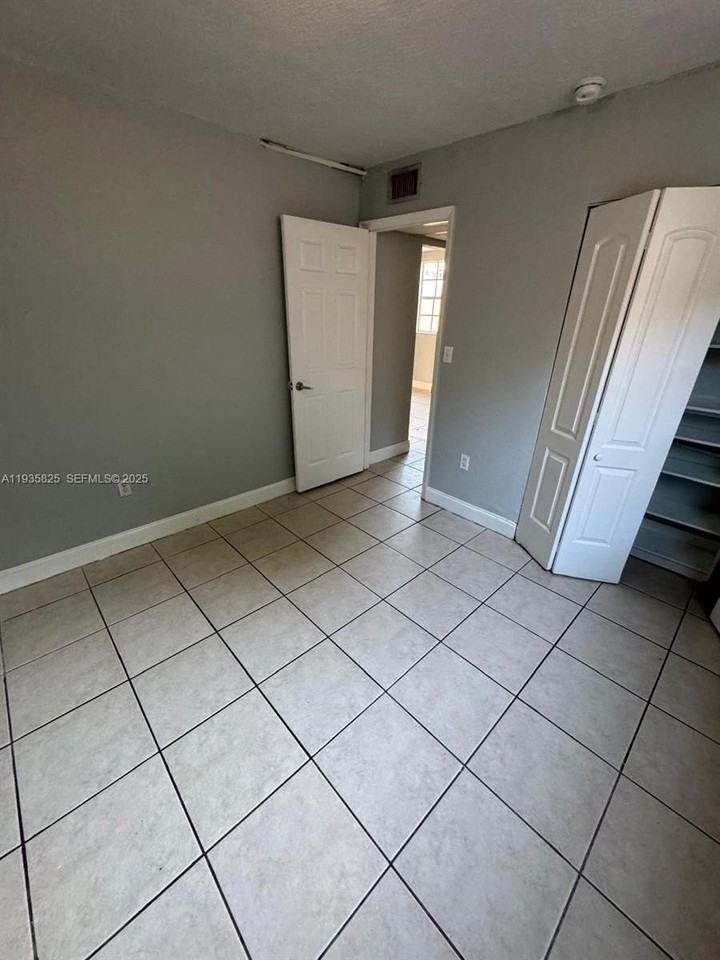 652 Nw 3rd St #104 - Photo 3 of 15