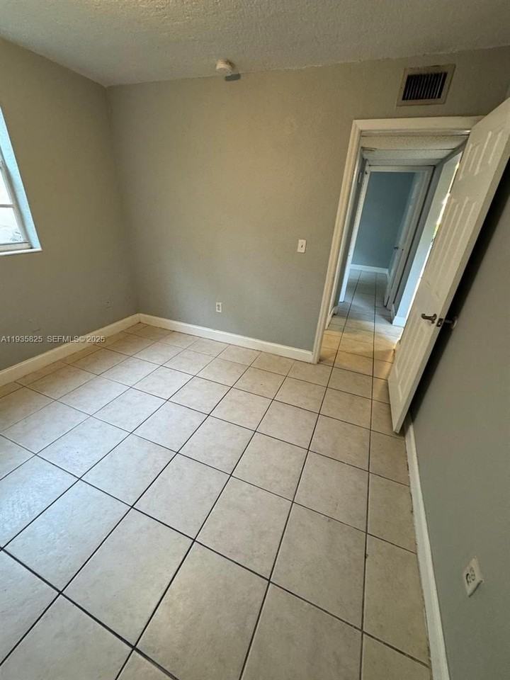 652 Nw 3rd St #104 - Photo 6 of 15