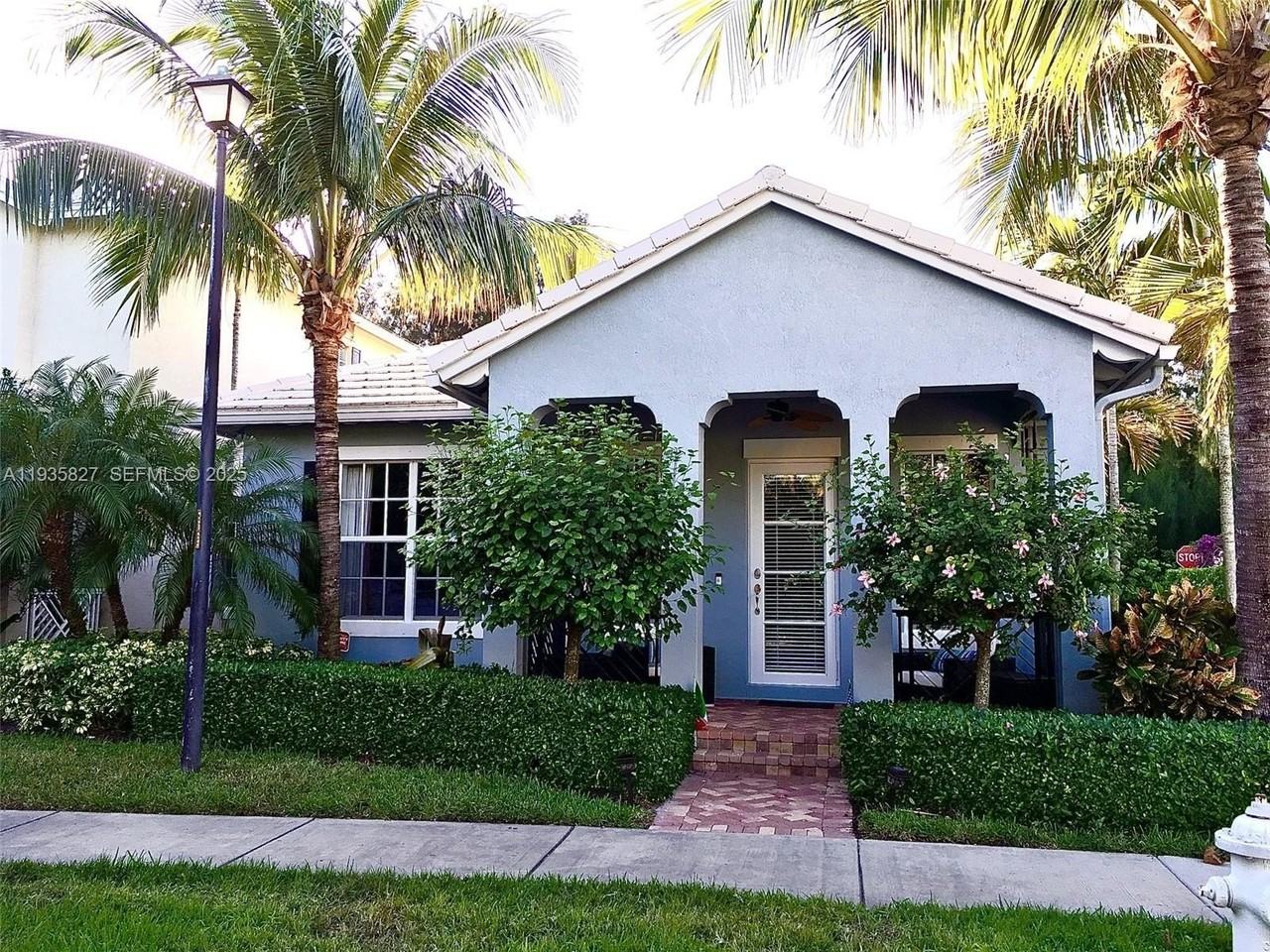 184 W Bay Cedar Cir - Photo 2 of 47