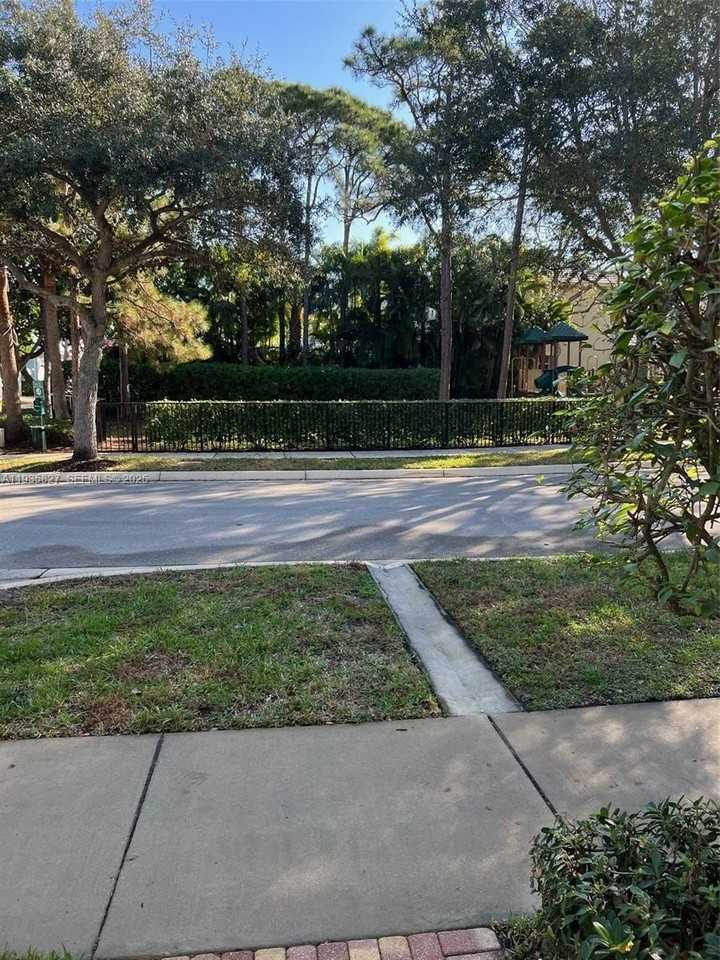 184 W Bay Cedar Cir - Photo 4 of 47