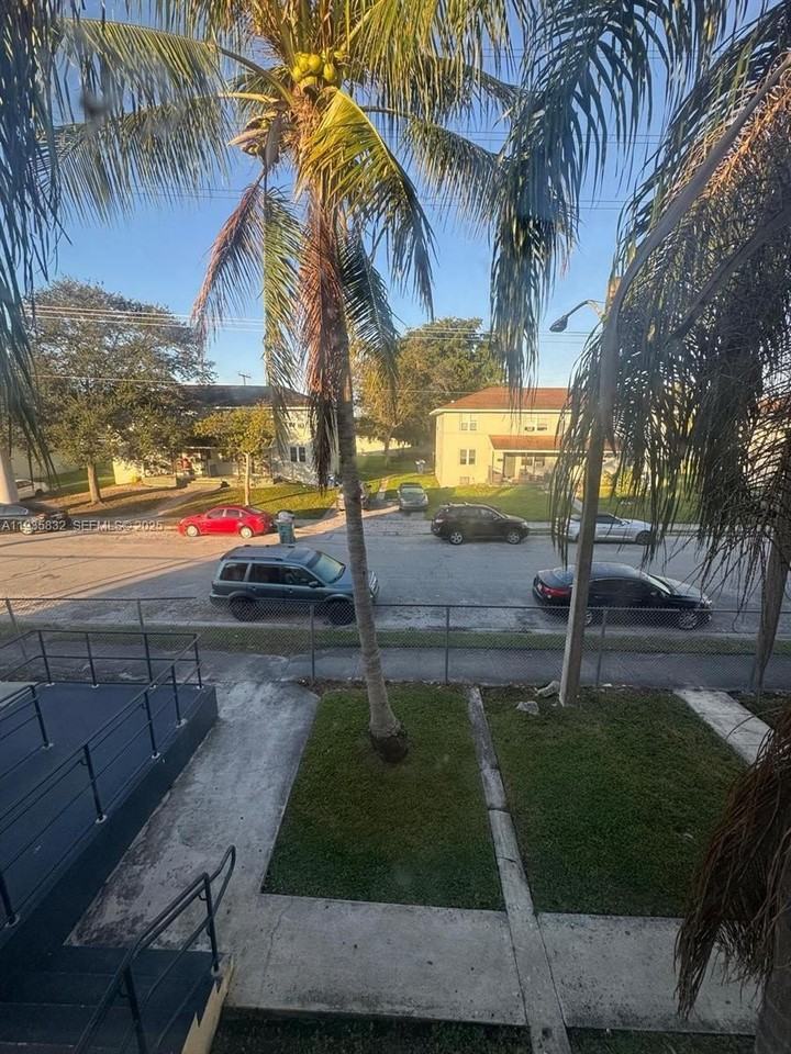 8407 Nw 5th Ave #8407 - Photo 2 of 20