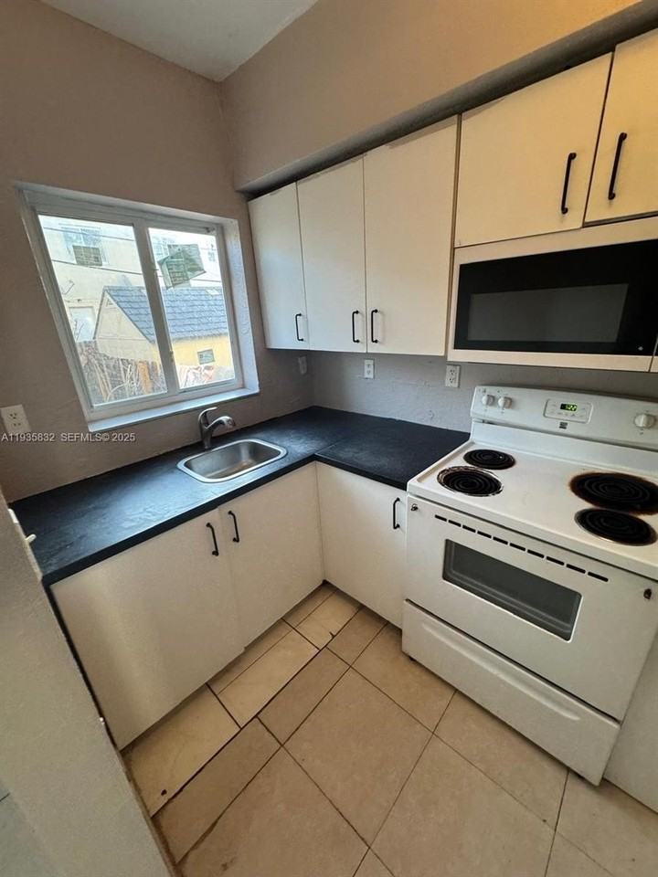 8407 Nw 5th Ave #8407 - Photo 4 of 20