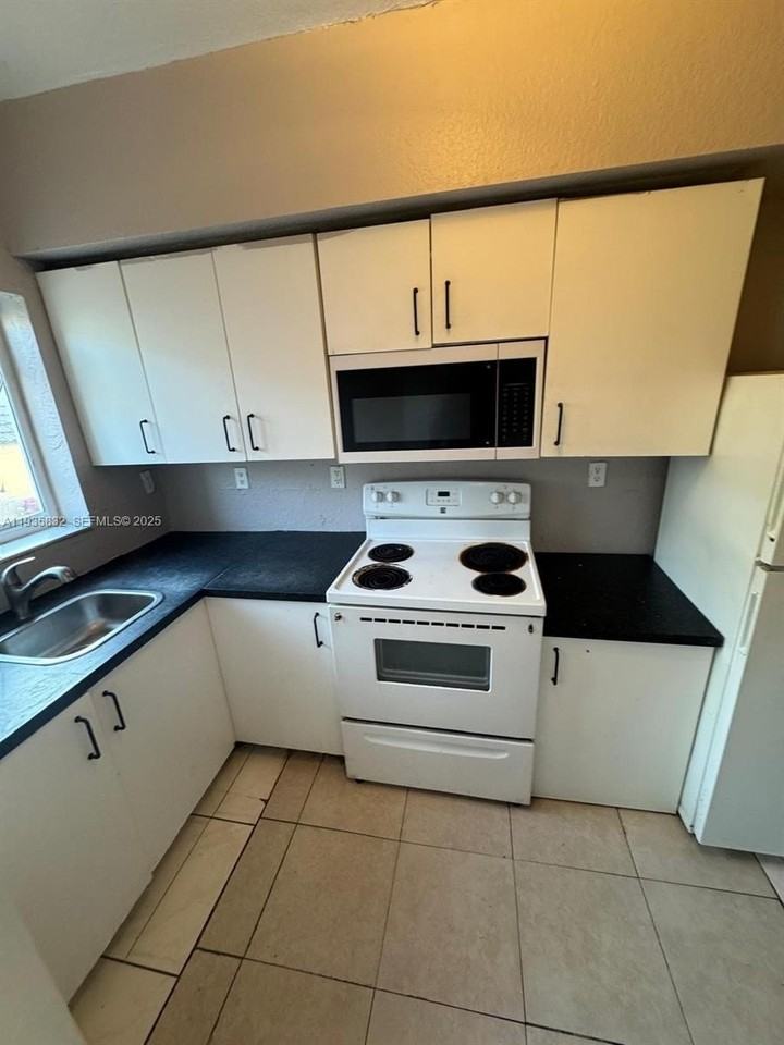 8407 Nw 5th Ave #8407 - Photo 5 of 20