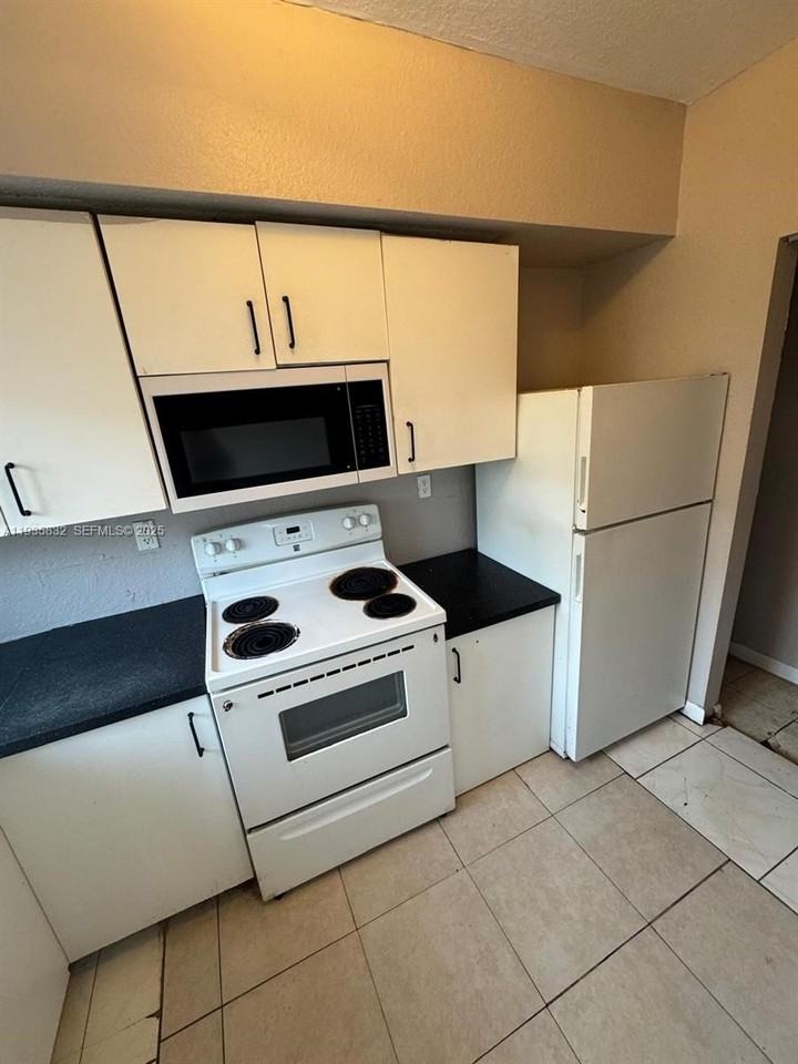 8407 Nw 5th Ave #8407 - Photo 6 of 20