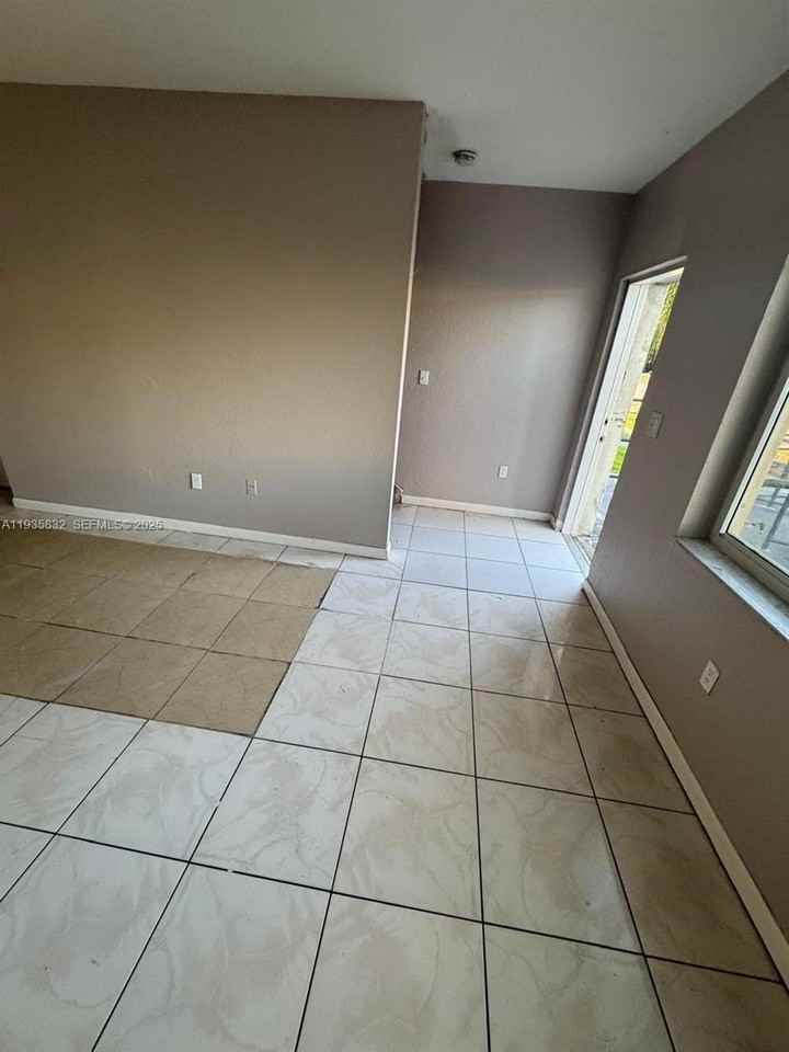 8407 Nw 5th Ave #8407 - Photo 7 of 20