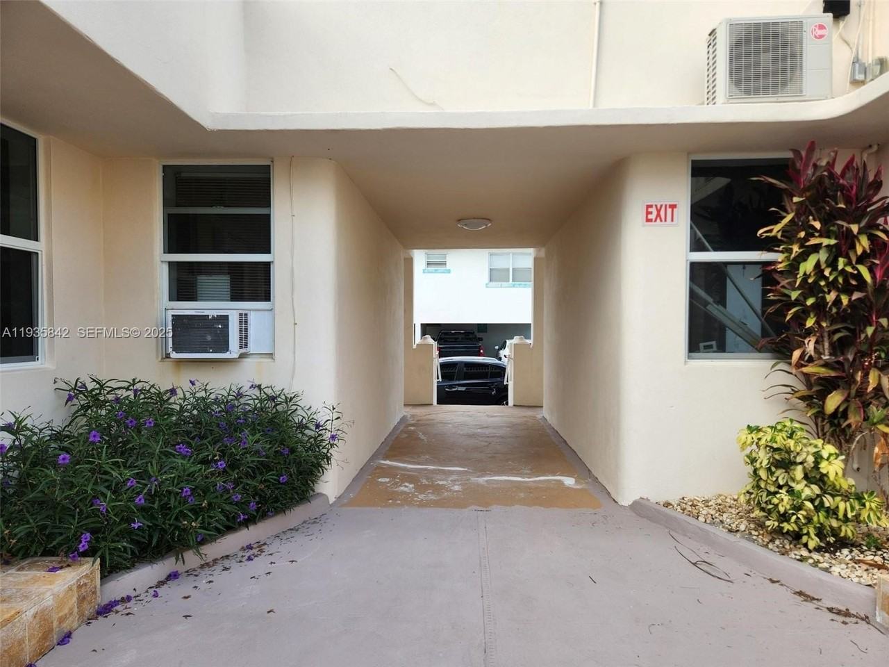 320 New York St #1 - Photo 6 of 10