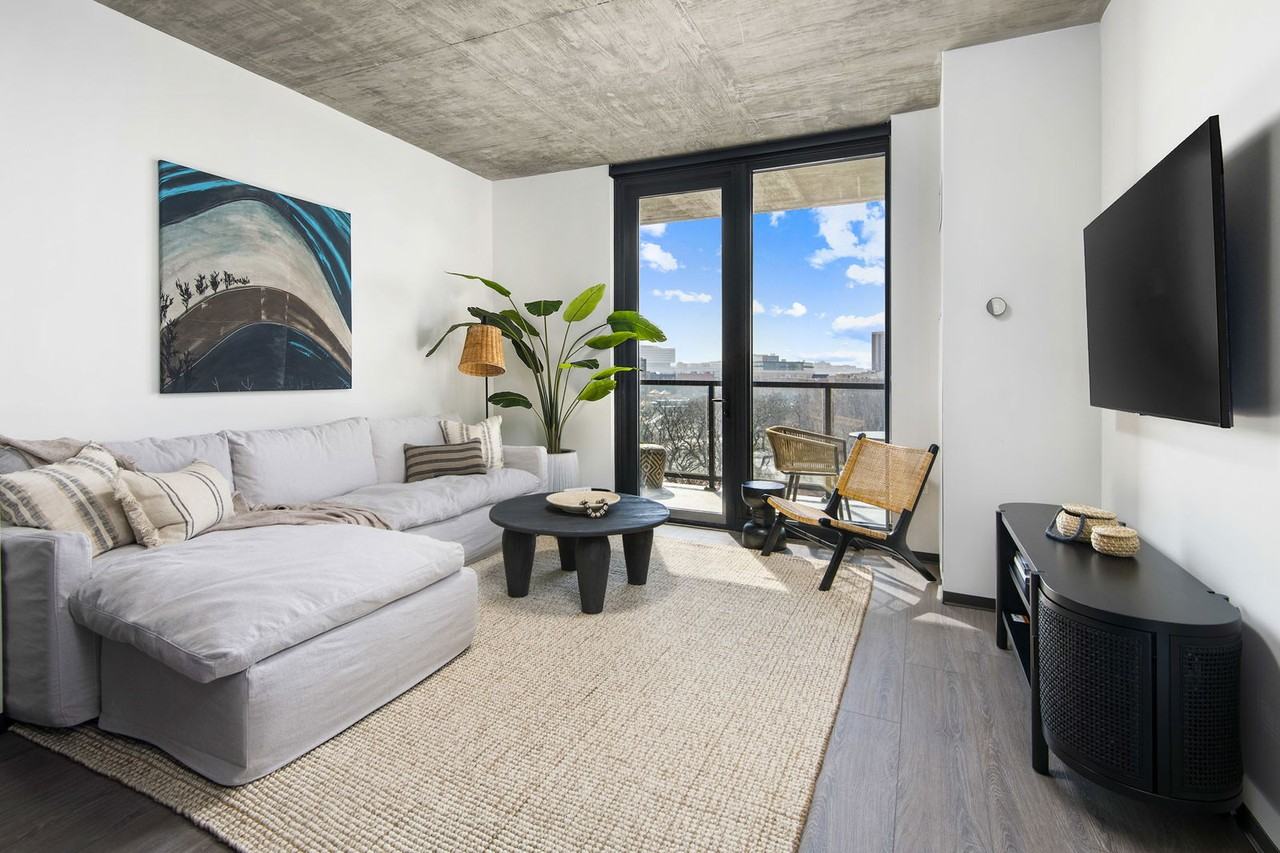 W Randolph St #409 - Photo 4 of 8