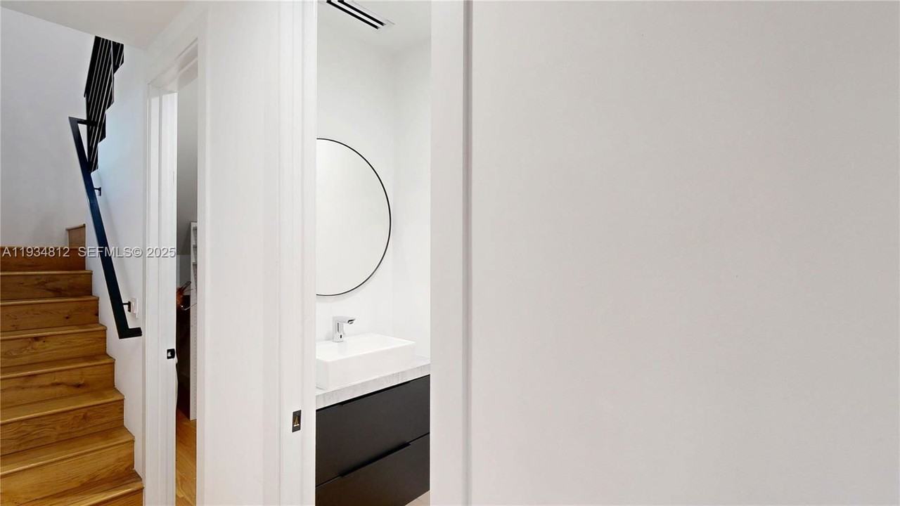 353 Nw 50th St - Photo 6 of 8