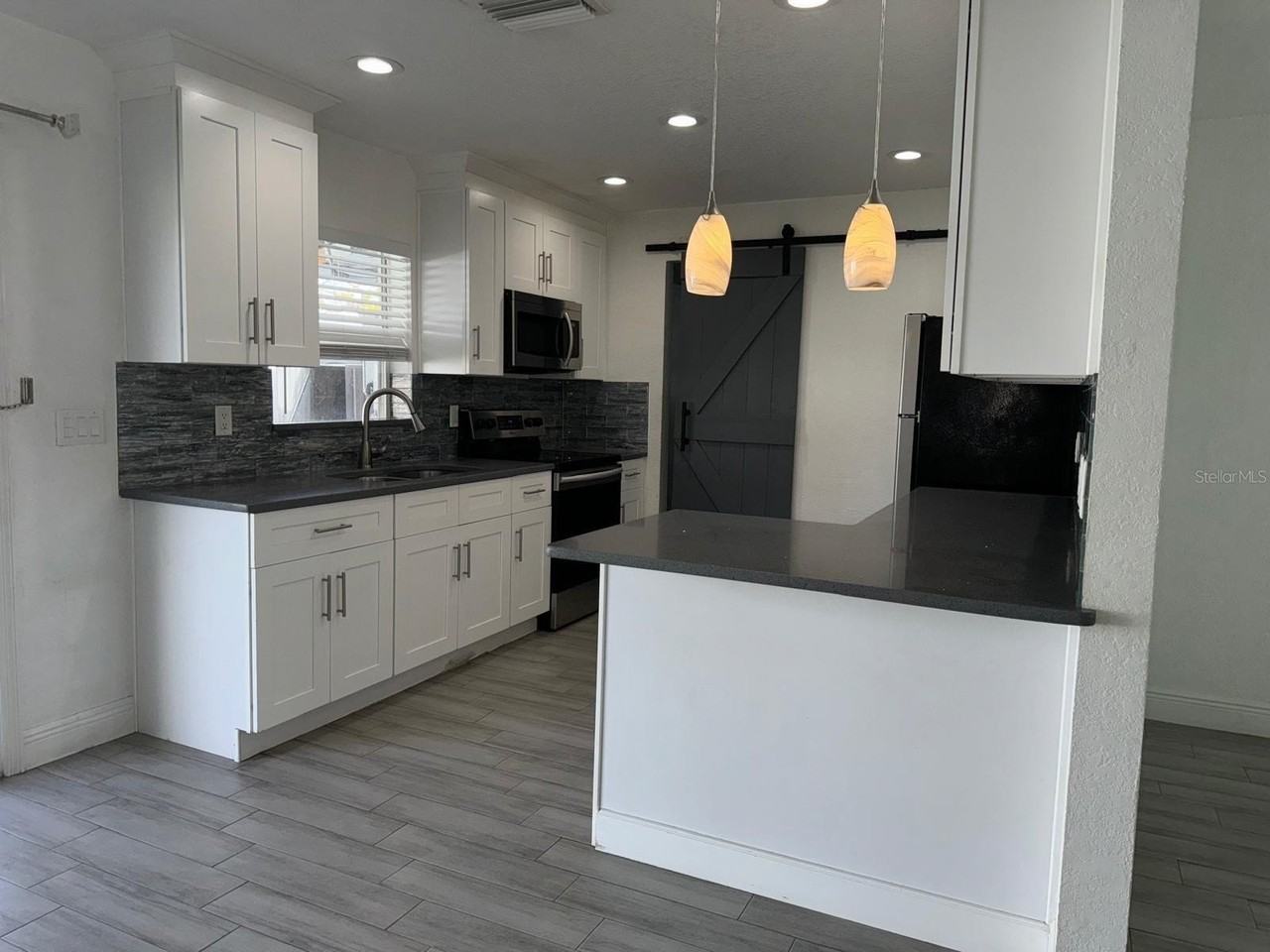 1119 Nana Ave - Photo 3 of 15