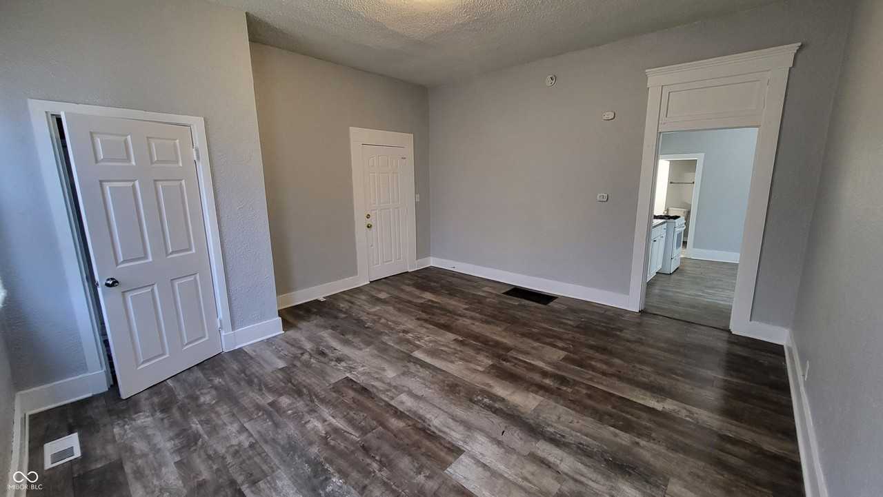 1122 N Dearborn St Unit B - Photo 2 of 14