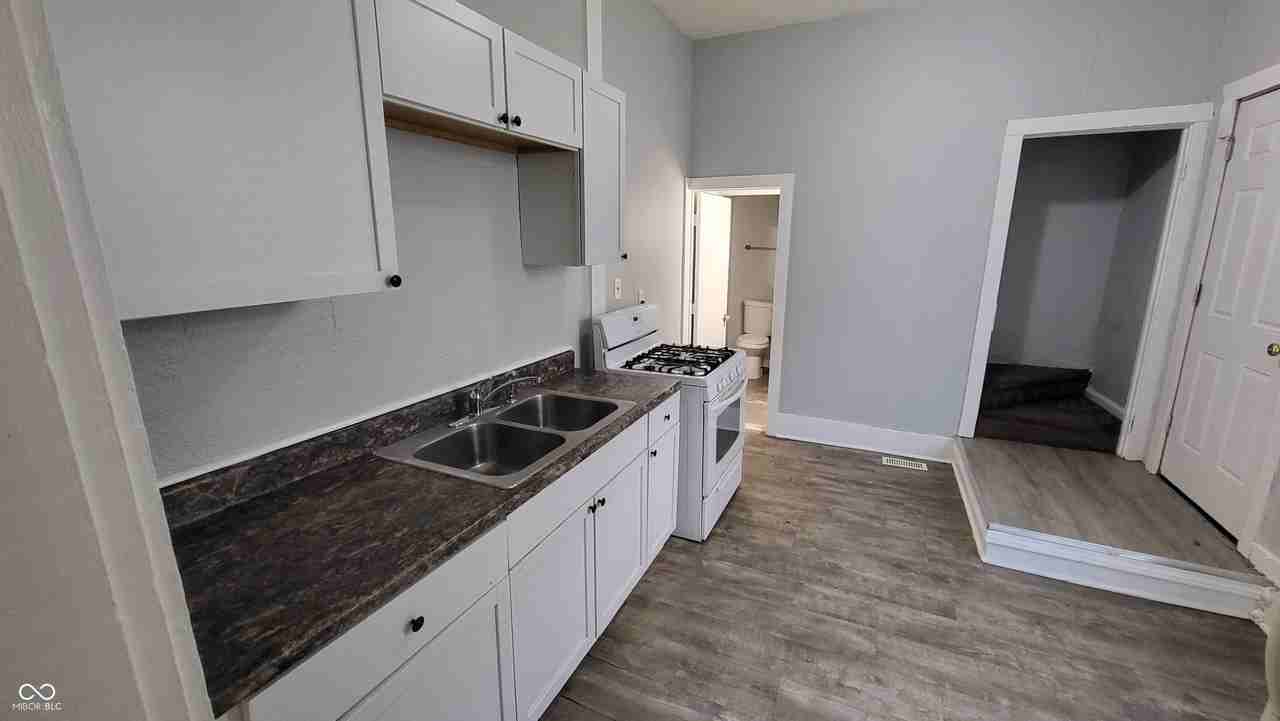 1122 N Dearborn St Unit B - Photo 4 of 14