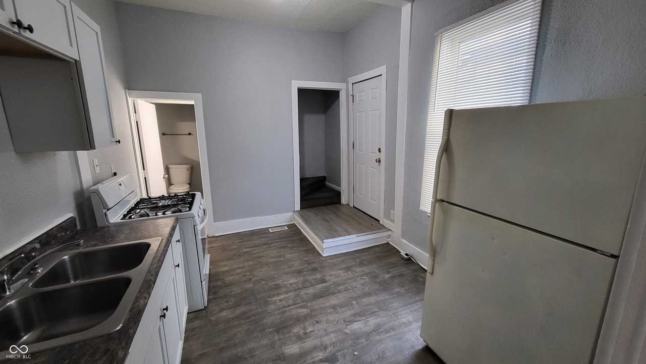 1122 N Dearborn St Unit B - Photo 5 of 14