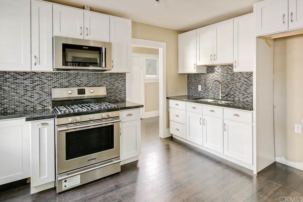 696 Atchison St - Photo 3 of 7