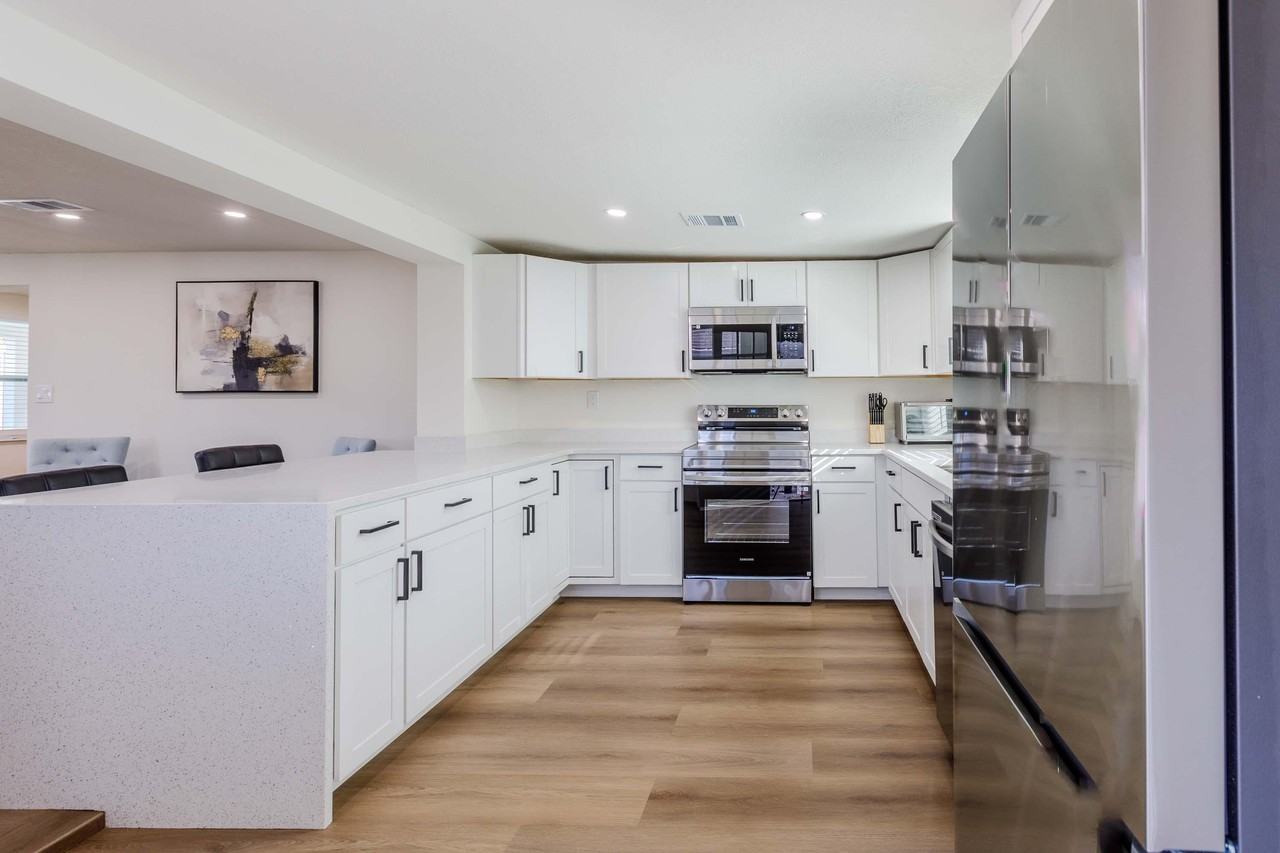 E 38th Ave - Photo 4 of 15