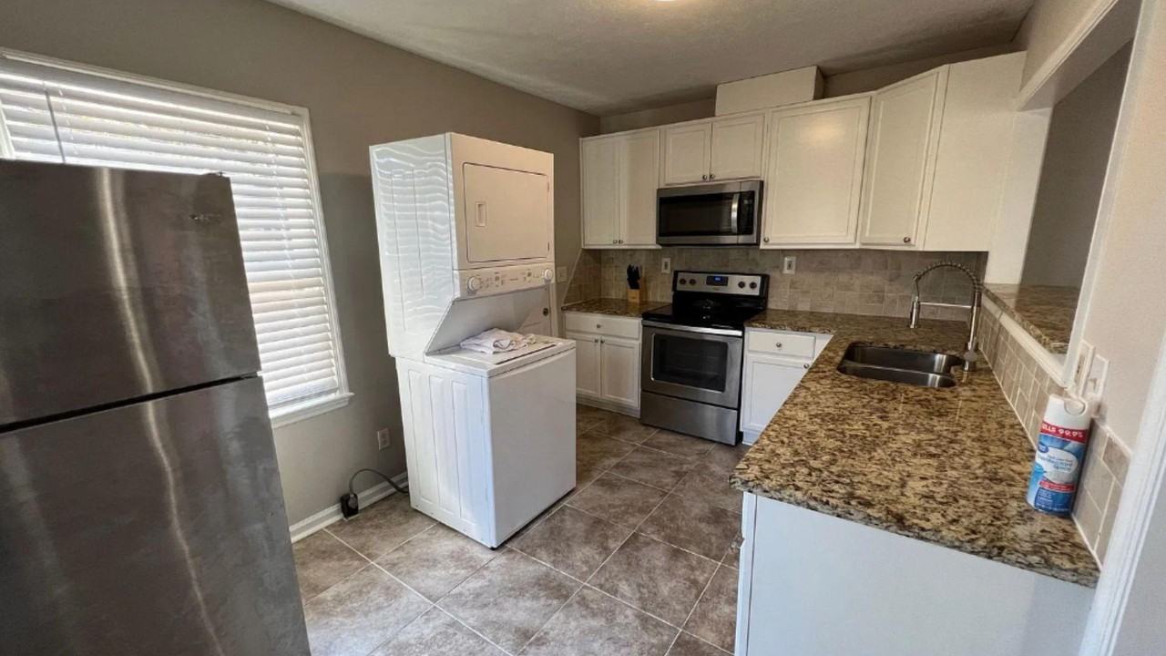 Howard Ave - Photo 3 of 6