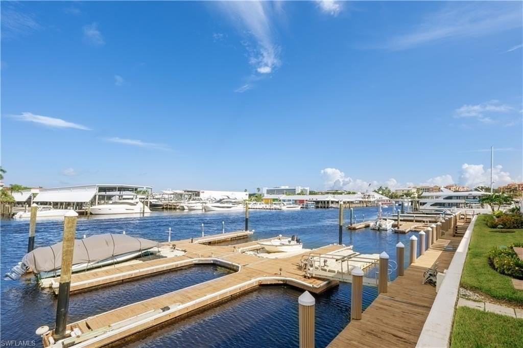 800 River Point Dr #207 - Photo 4 of 47