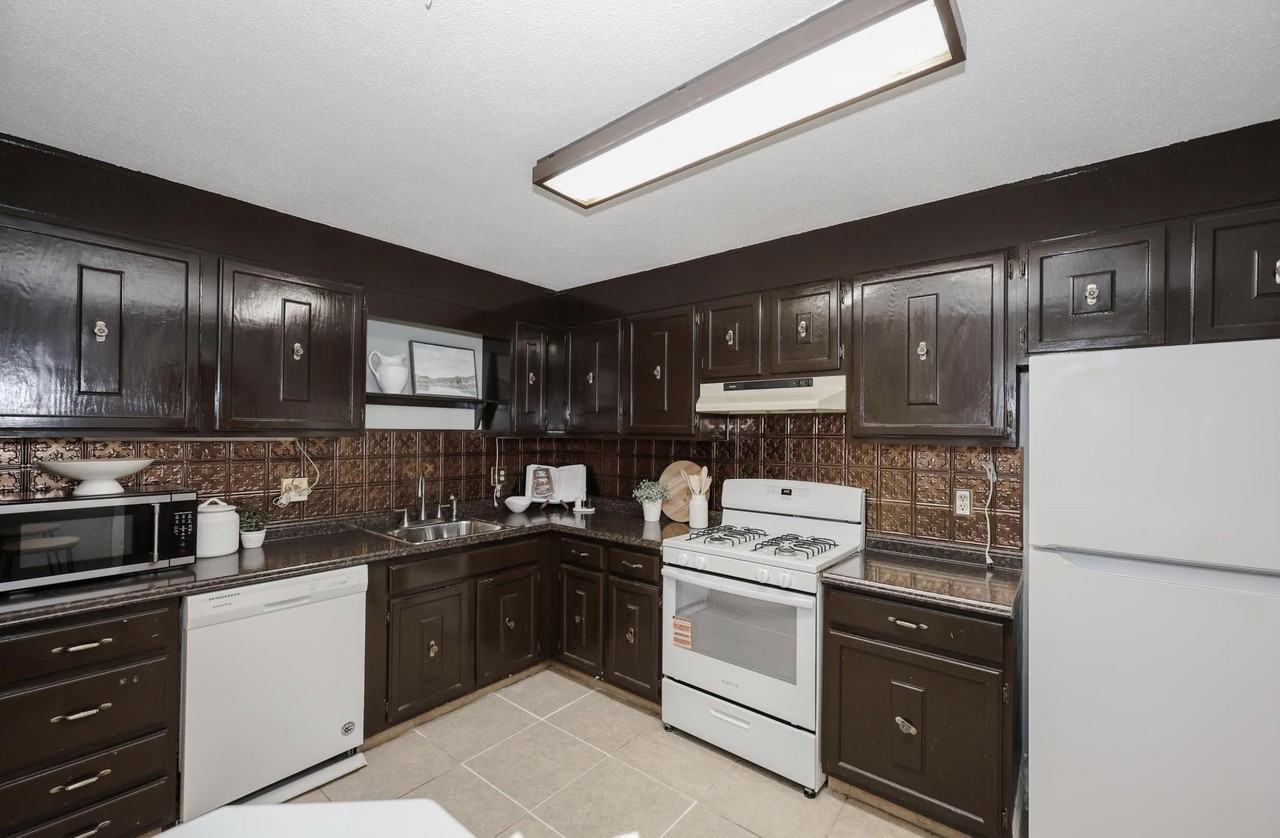 19 Country Club Dr - Photo 3 of 19