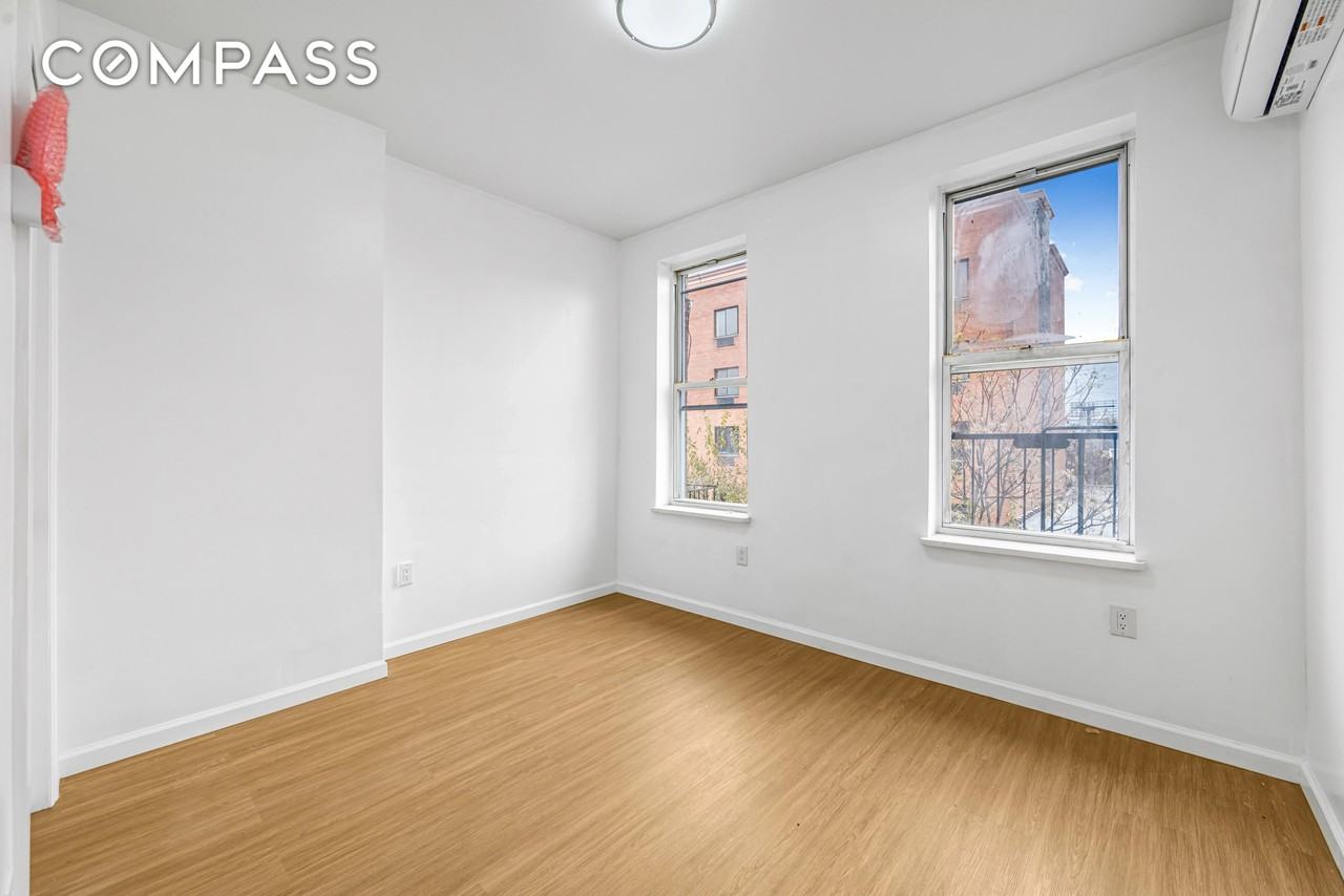 141 23rd St #3L - Photo 5 of 9