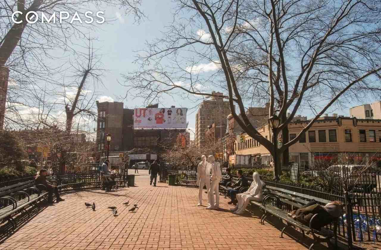 30 Cornelia St #14 - Photo 4 of 10