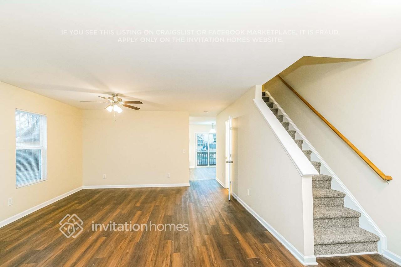 120 Woodcreek Ln - Photo 5 of 19