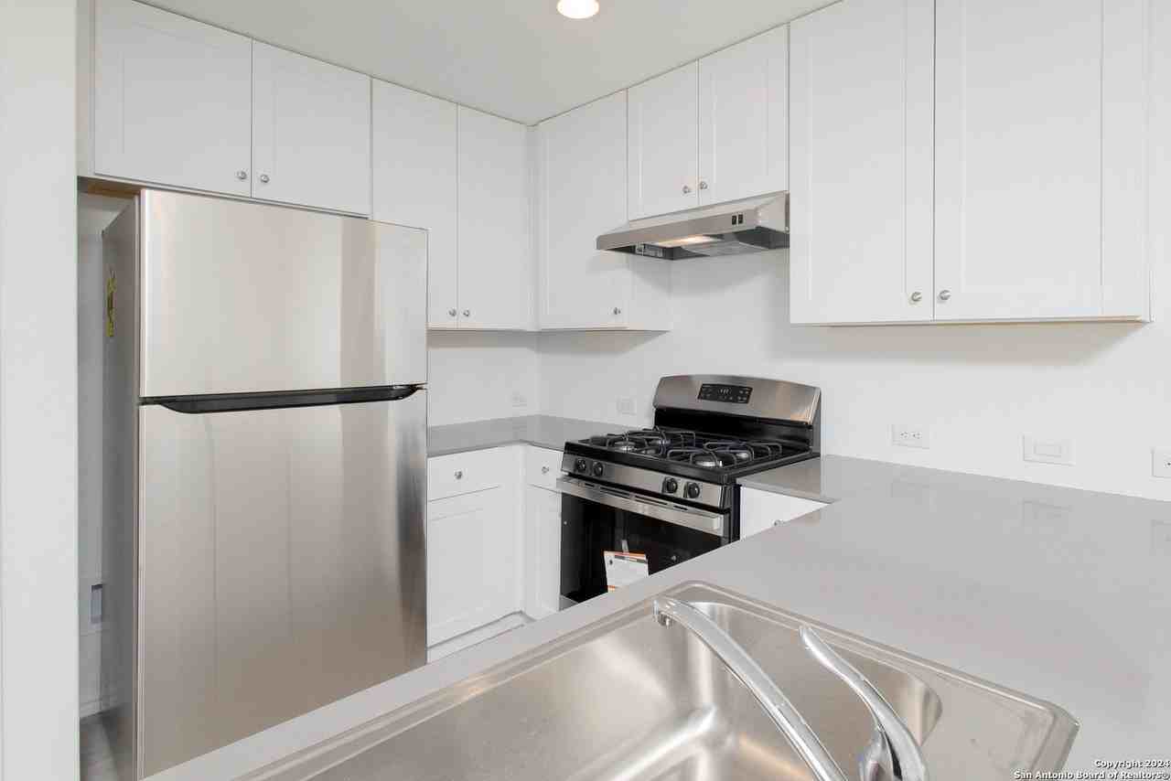 31858 Bluewood Vis - Photo 4 of 28