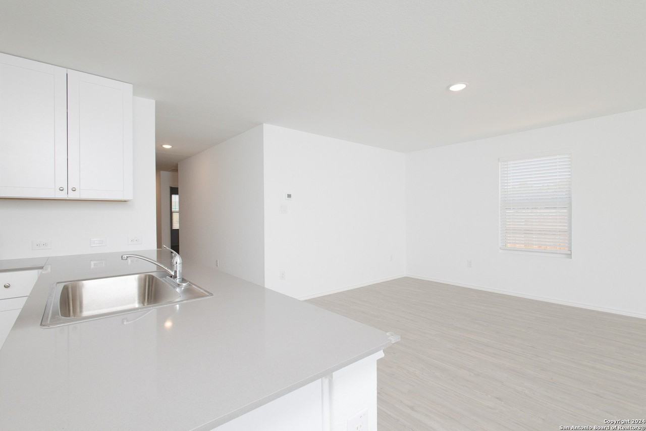 31858 Bluewood Vis - Photo 6 of 28