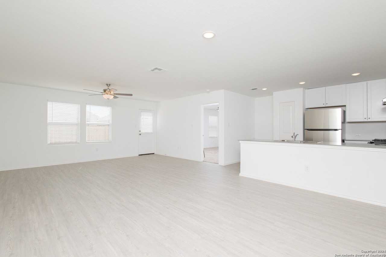 31858 Bluewood Vis - Photo 7 of 28