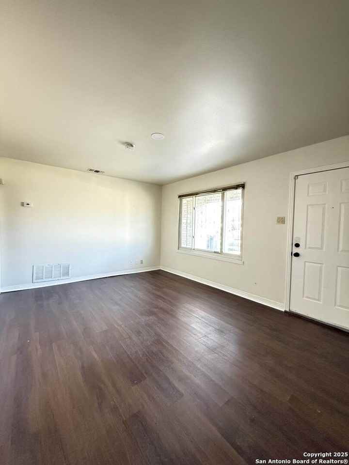 426 Edna Ave - Photo 4 of 15